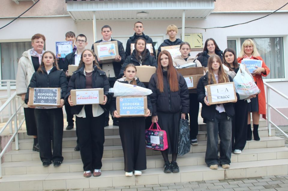 Жители Славяносербщины активно пополняют «Коробку храбрости» Жители Славяносербщины активно пополняют «Коробку храбрости»
