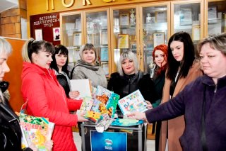 В Красном Луче «Коробка храбрости» пополнилась новыми игрушками В Красном Луче «Коробка храбрости» пополнилась новыми игрушками