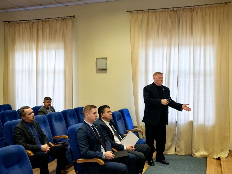 Виктор Водолацкий: Сегодня, в рамках федерального партийного проекта «Новая школа» партии «Единая Россия», провел рабочее совещание, посвящённое модернизации школ Луганской Народной Республики Виктор Водолацкий: Сегодня, в рамках федерального партийного проекта «Новая школа» партии «Единая Россия», провел рабочее совещание, посвящённое модернизации школ Луганской Народной Республики