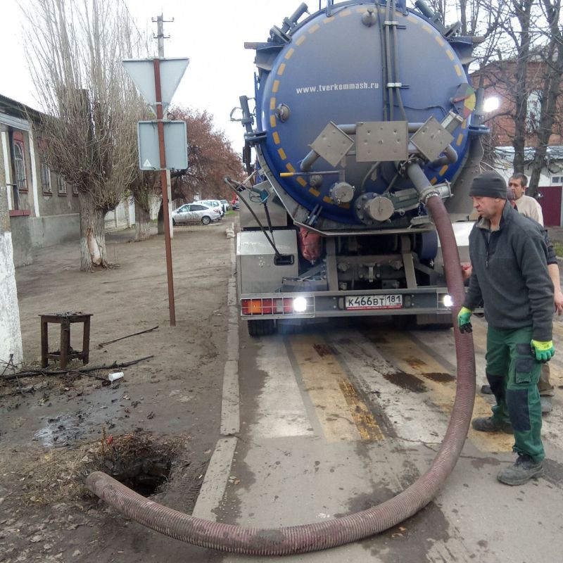 МБУ Центр "Благоустройство" проводит работы на сетях водоотведения и водоснабжения МБУ Центр "Благоустройство" проводит работы на сетях водоотведения и водоснабжения