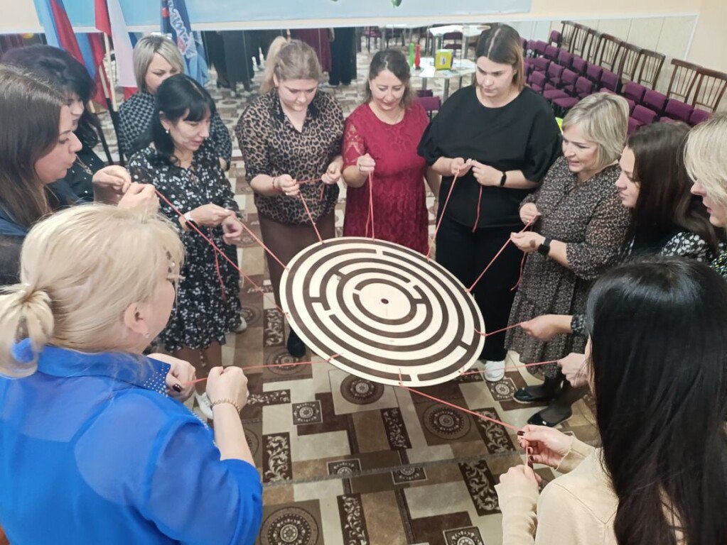 «Игра, как средство сплочения коллектива родителей» «Игра, как средство сплочения коллектива родителей»