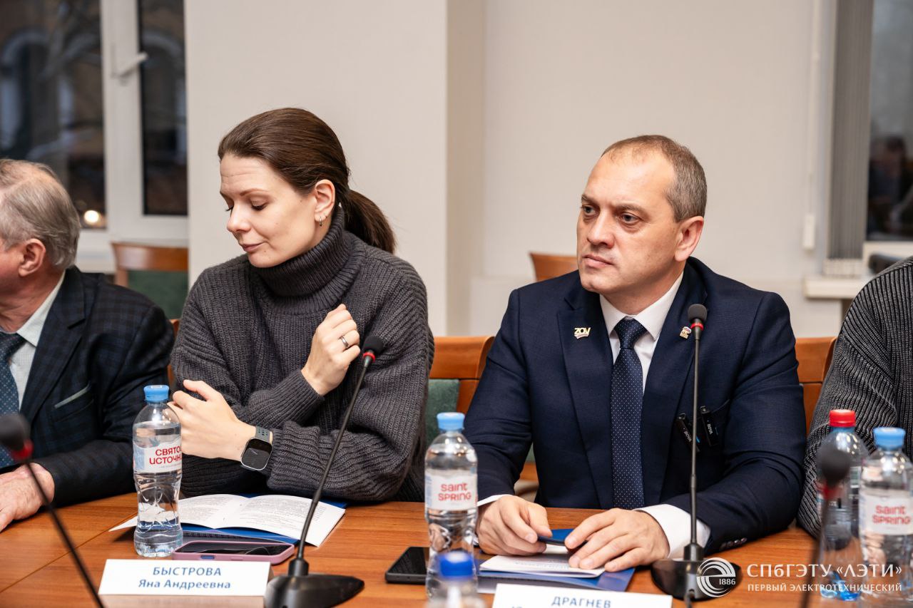 Студенты ЛГПУ представили регион на Всероссийской конференции по армрестлингу Студенты ЛГПУ представили регион на Всероссийской конференции по армрестлингу