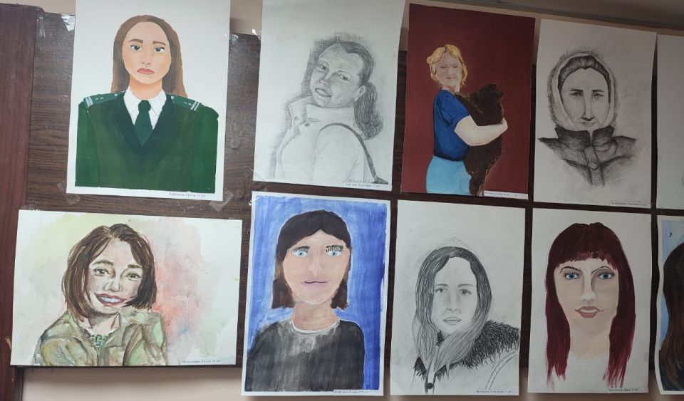 В Новоайдарской школе искусств прошла выставка рисунков «Для мамы с любовью» В Новоайдарской школе искусств прошла выставка рисунков «Для мамы с любовью»