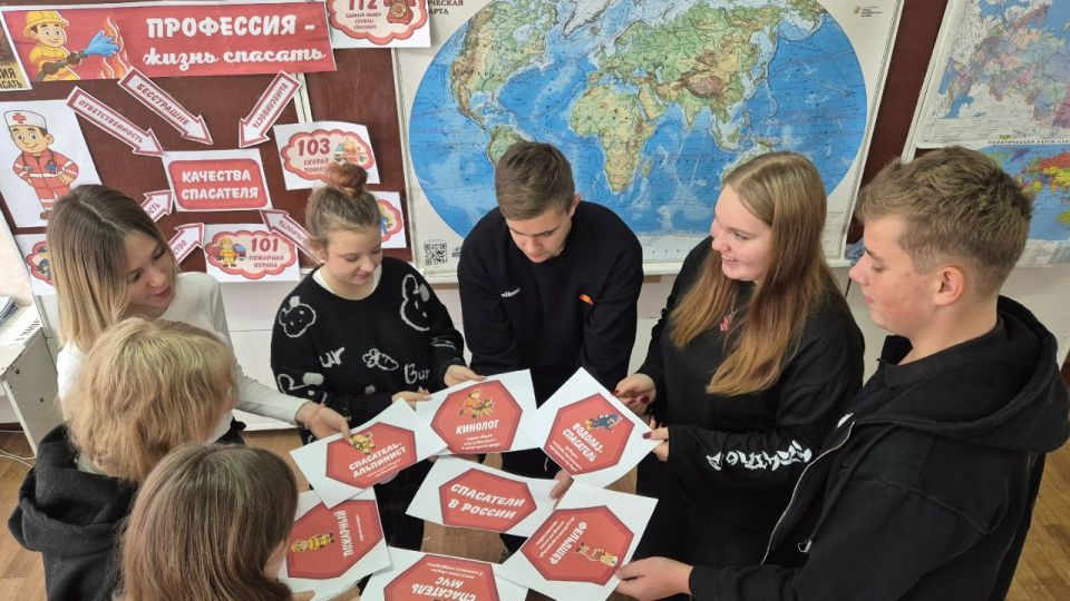 В Лутугинском муниципальном округе прошли очередные «Разговоры о важном» В Лутугинском муниципальном округе прошли очередные «Разговоры о важном»