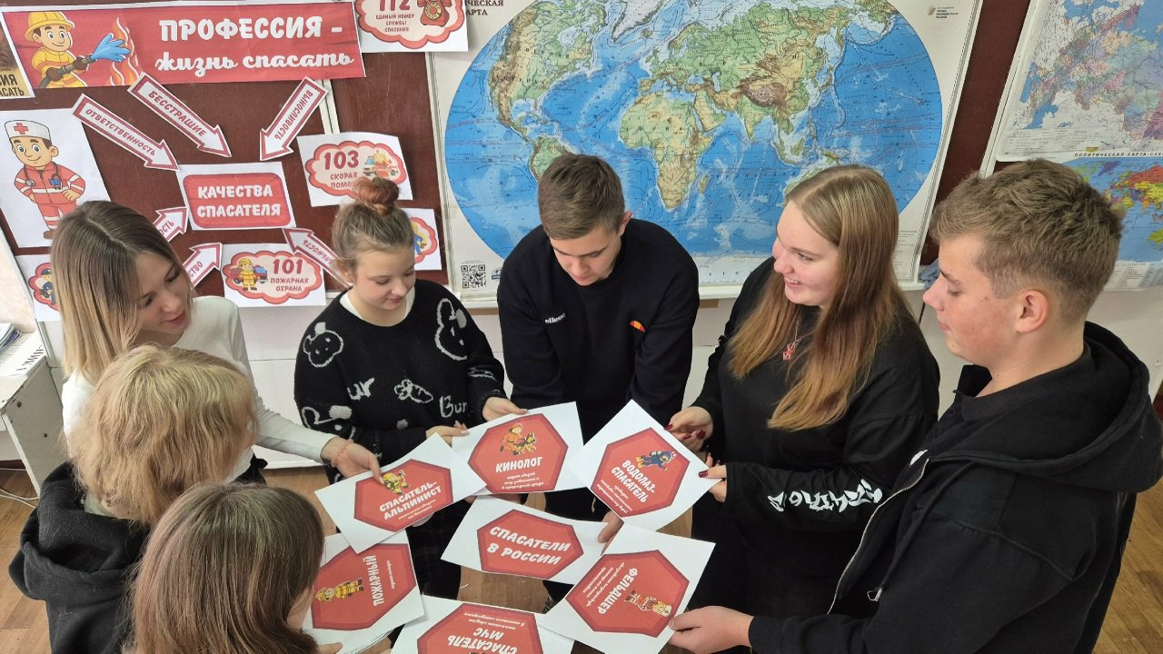 В Лутугинском муниципальном округе прошли очередные «Разговоры о важном» В Лутугинском муниципальном округе прошли очередные «Разговоры о важном»