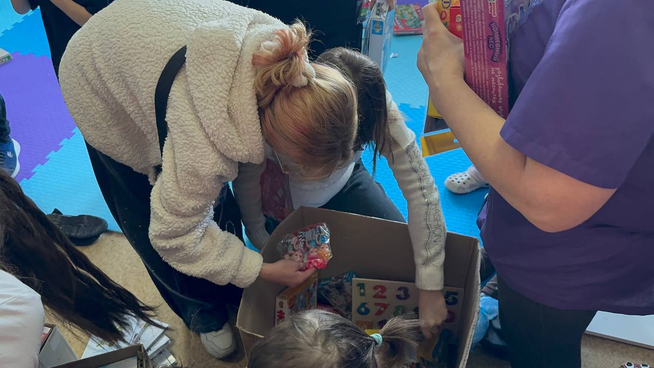 «Коробка храбрости» приехала к юным пациентам Луганской многопрофильной больницы №3 «Коробка храбрости» приехала к юным пациентам Луганской многопрофильной больницы №3