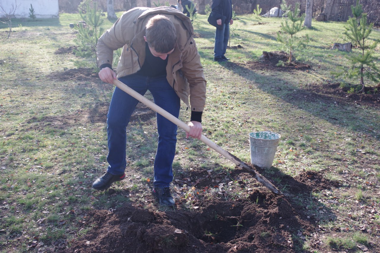 Сергей Крамаренко: Благодаря деятельности автономной некоммерческой организации «Сад памяти» уже второй год подряд в новых субъектах Российской Федерации реализуются экологические гуманитарные программы Сергей Крамаренко: Благодаря деятельности автономной некоммерческой организации «Сад памяти» уже второй год подряд в новых субъектах Российской Федерации реализуются экологические гуманитарные программы