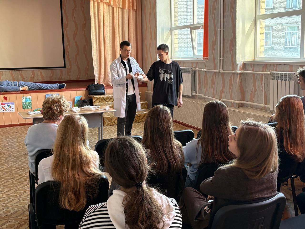 Практическое занятие по оказанию первой медицинской помощи Практическое занятие по оказанию первой медицинской помощи