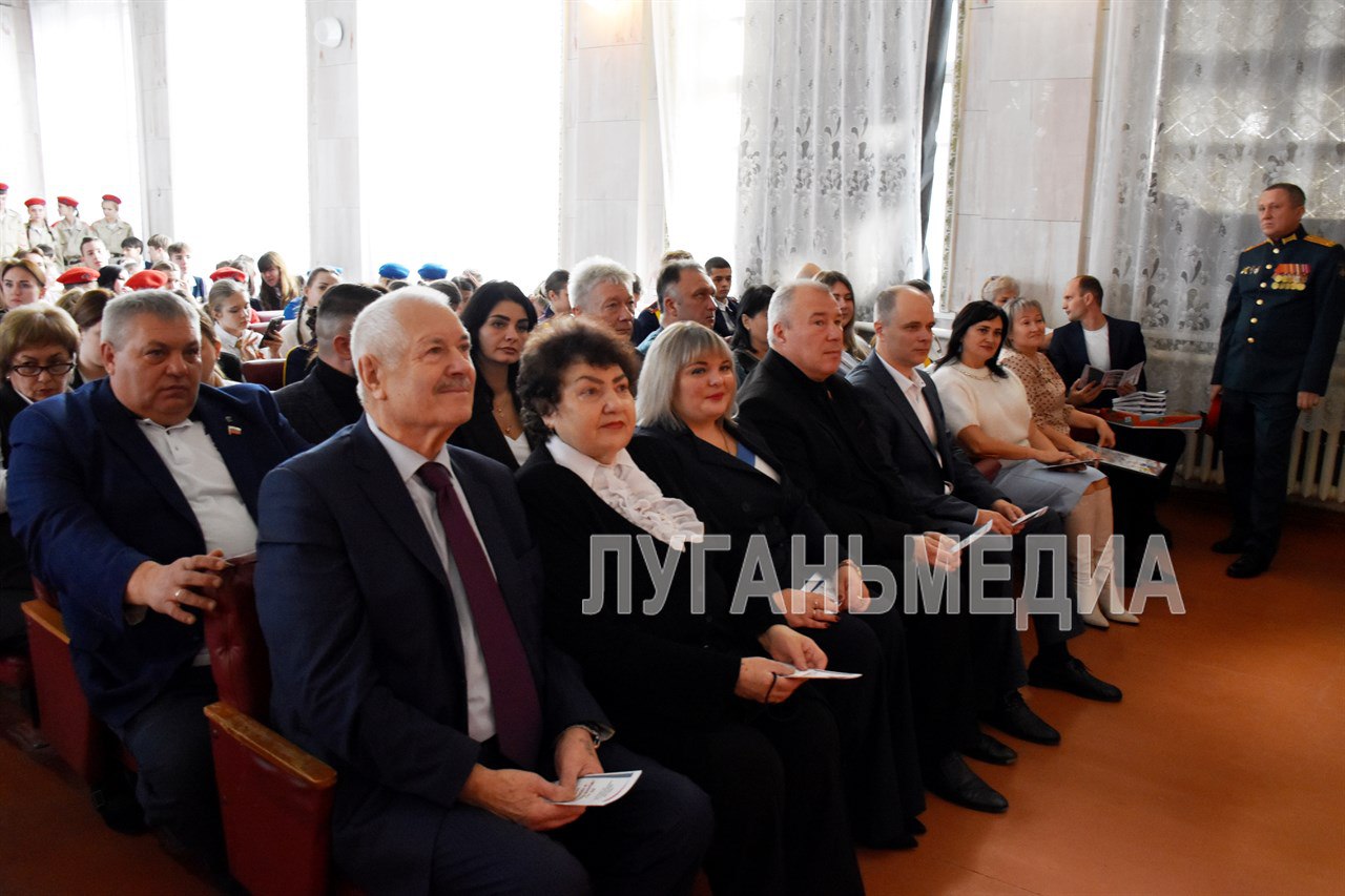 Музею боевой и трудовой славы Краснолучской гимназии № 1 – полвека Музею боевой и трудовой славы Краснолучской гимназии № 1 – полвека