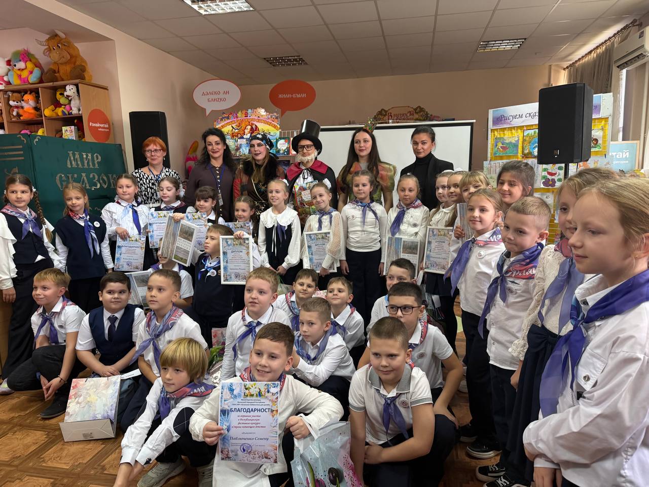 В Луганской библиотеке для детей состоялась торжественная церемония награждения победителей Республиканского фестиваля-конкурса «Страна читающего детства» В Луганской библиотеке для детей состоялась торжественная церемония награждения победителей Республиканского фестиваля-конкурса «Страна читающего детства»