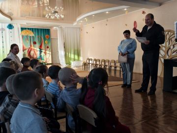 111111Сотрудники регионального МВД пообщались с маленькими луганчанами на тему безопасности