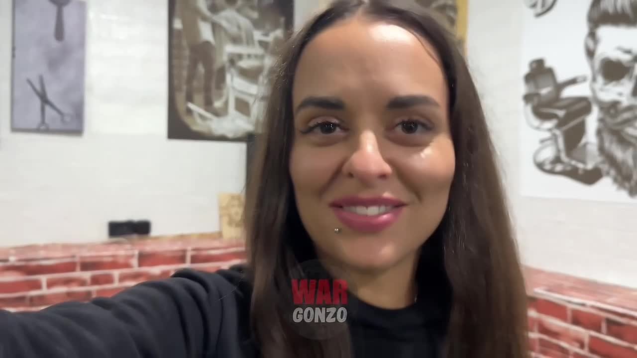 WarGonzo: Боец создал барбершоп в блиндаже