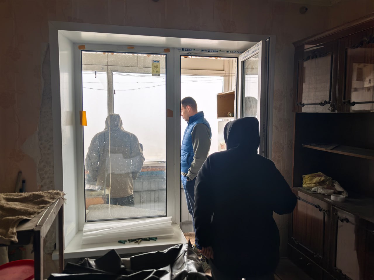 «Единая Россия» продолжает помогать жителям Рубежного в решении проблем с восстановлением жилья «Единая Россия» продолжает помогать жителям Рубежного в решении проблем с восстановлением жилья