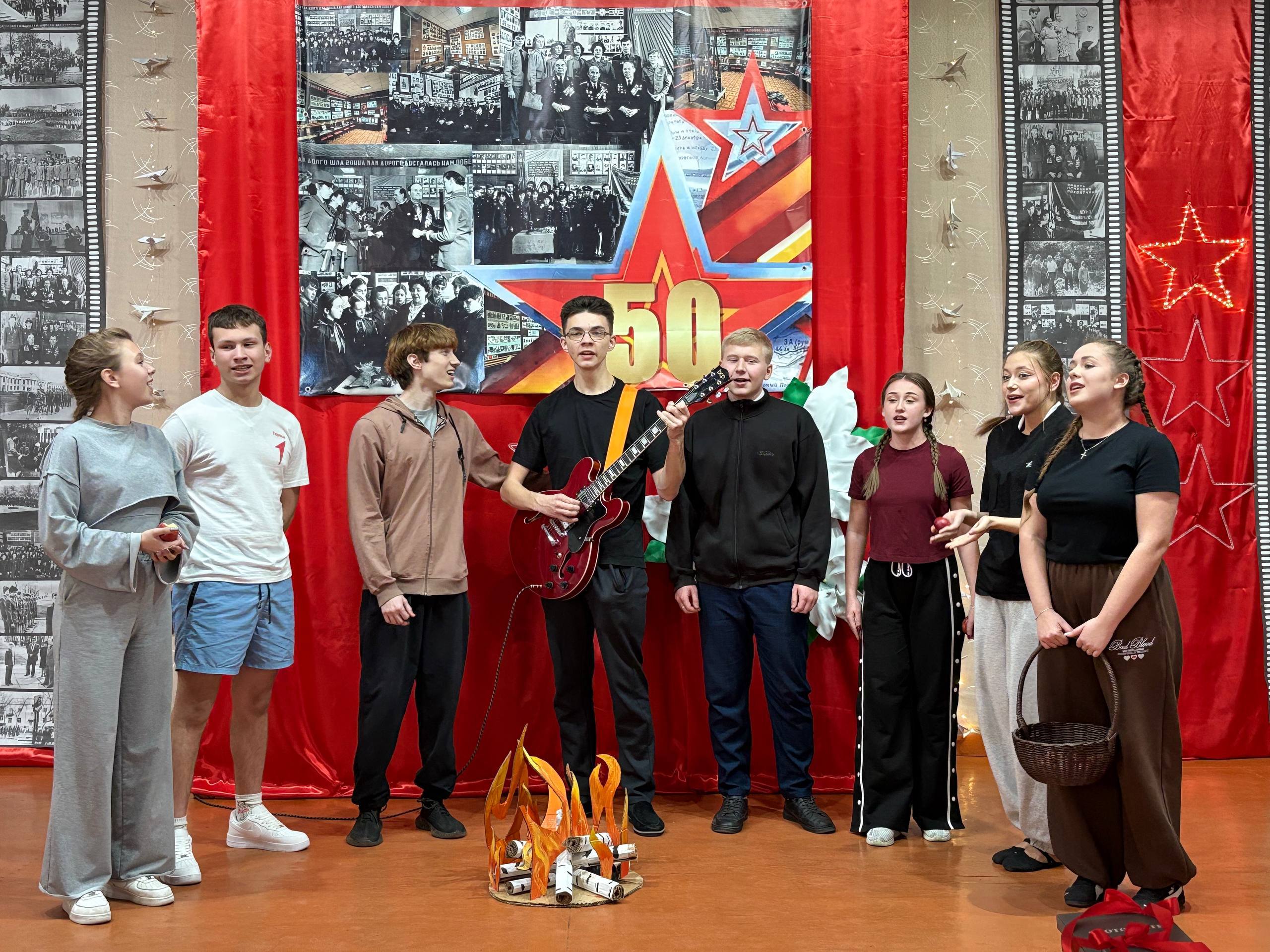 Сергей Соловьев: Сегодня в Краснолучской гимназии №1 имени Лилии Литвяк царила праздничная и торжественная атмосфера Сергей Соловьев: Сегодня в Краснолучской гимназии №1 имени Лилии Литвяк царила праздничная и торжественная атмосфера