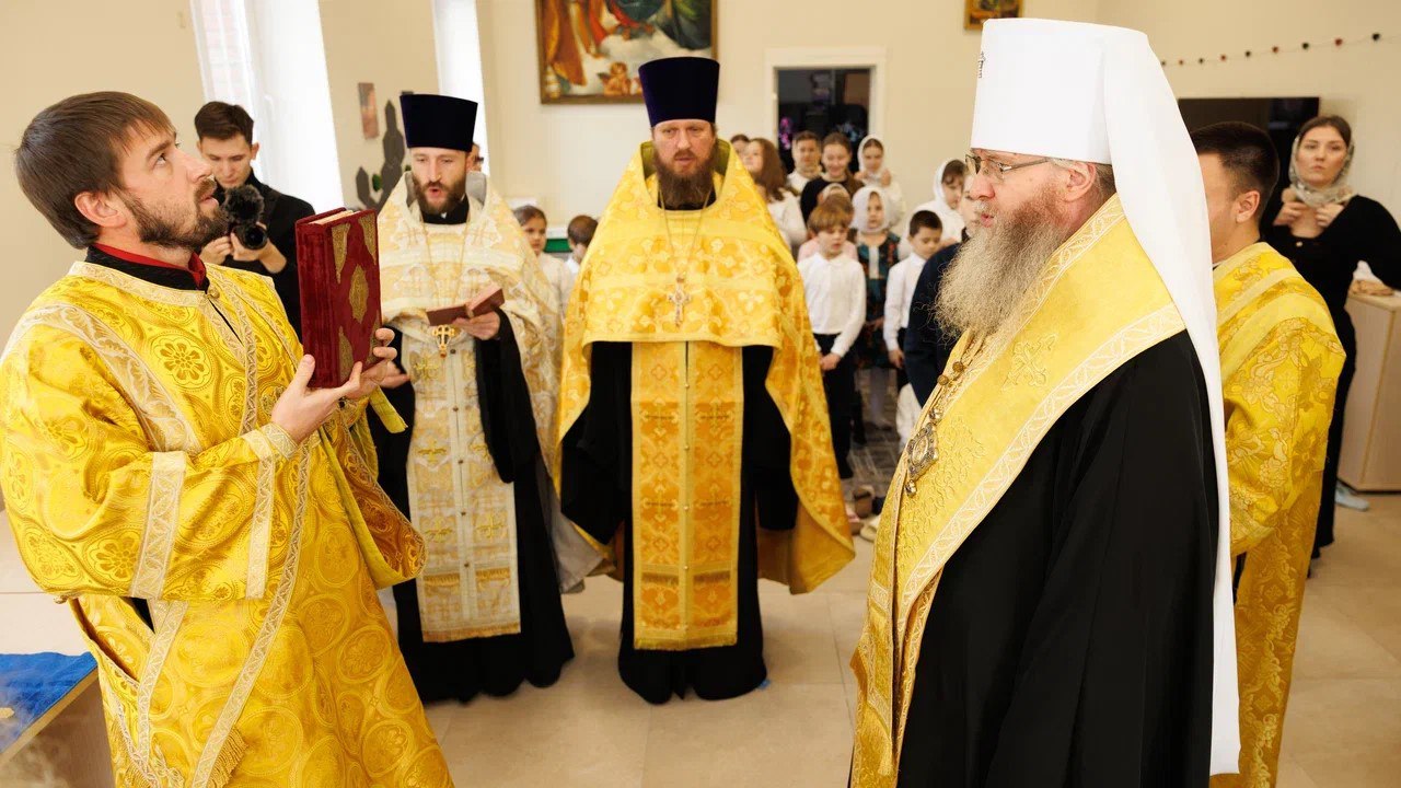 В городе Александровске на территории Свято-Вознесенского храма состоялась акция «Сад памяти» с участием митрополита Луганского и Алчевского Пантелеимона В городе Александровске на территории Свято-Вознесенского храма состоялась акция «Сад памяти» с участием митрополита Луганского и Алчевского Пантелеимона