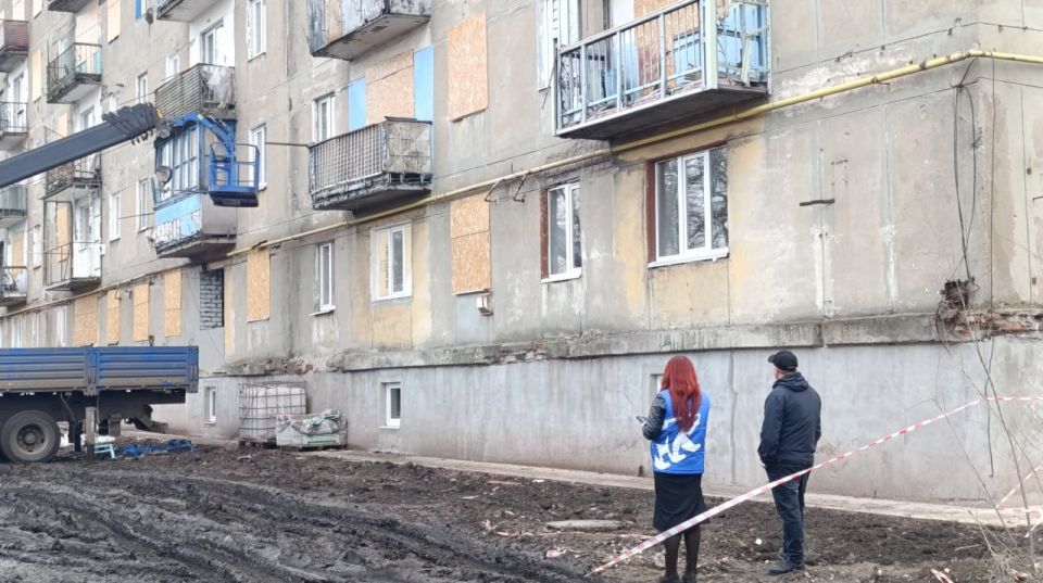 По народной программе продолжается восстановление многоквартирного дома в городе Золотое-5 По народной программе продолжается восстановление многоквартирного дома в городе Золотое-5
