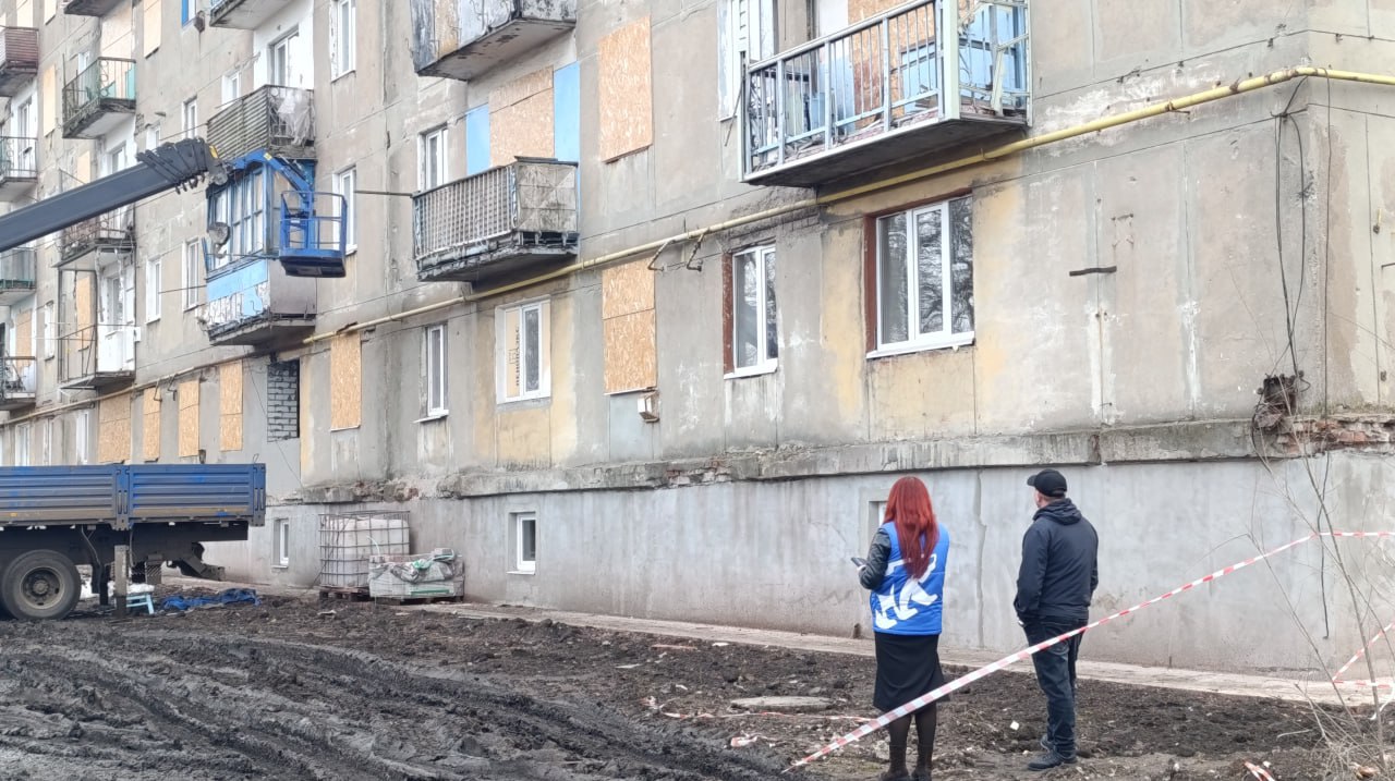 По народной программе продолжается восстановление многоквартирного дома в городе Золотое-5 По народной программе продолжается восстановление многоквартирного дома в городе Золотое-5