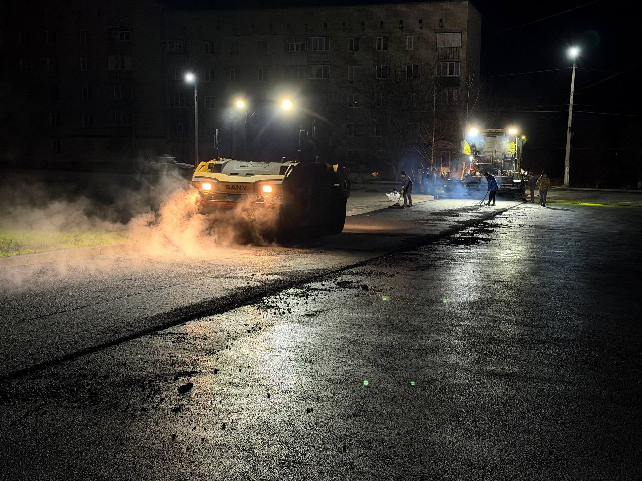 Сергей Колягин: После того, как специалисты подрядной организации завершили укладку верхнего слоя асфальтобетона на «Манеже», аналогичный вид работ и также за счет средств из муниципального бюджета был выполнен на... Сергей Колягин: После того, как специалисты подрядной организации завершили укладку верхнего слоя асфальтобетона на «Манеже», аналогичный вид работ и также за счет средств из муниципального бюджета был выполнен на...