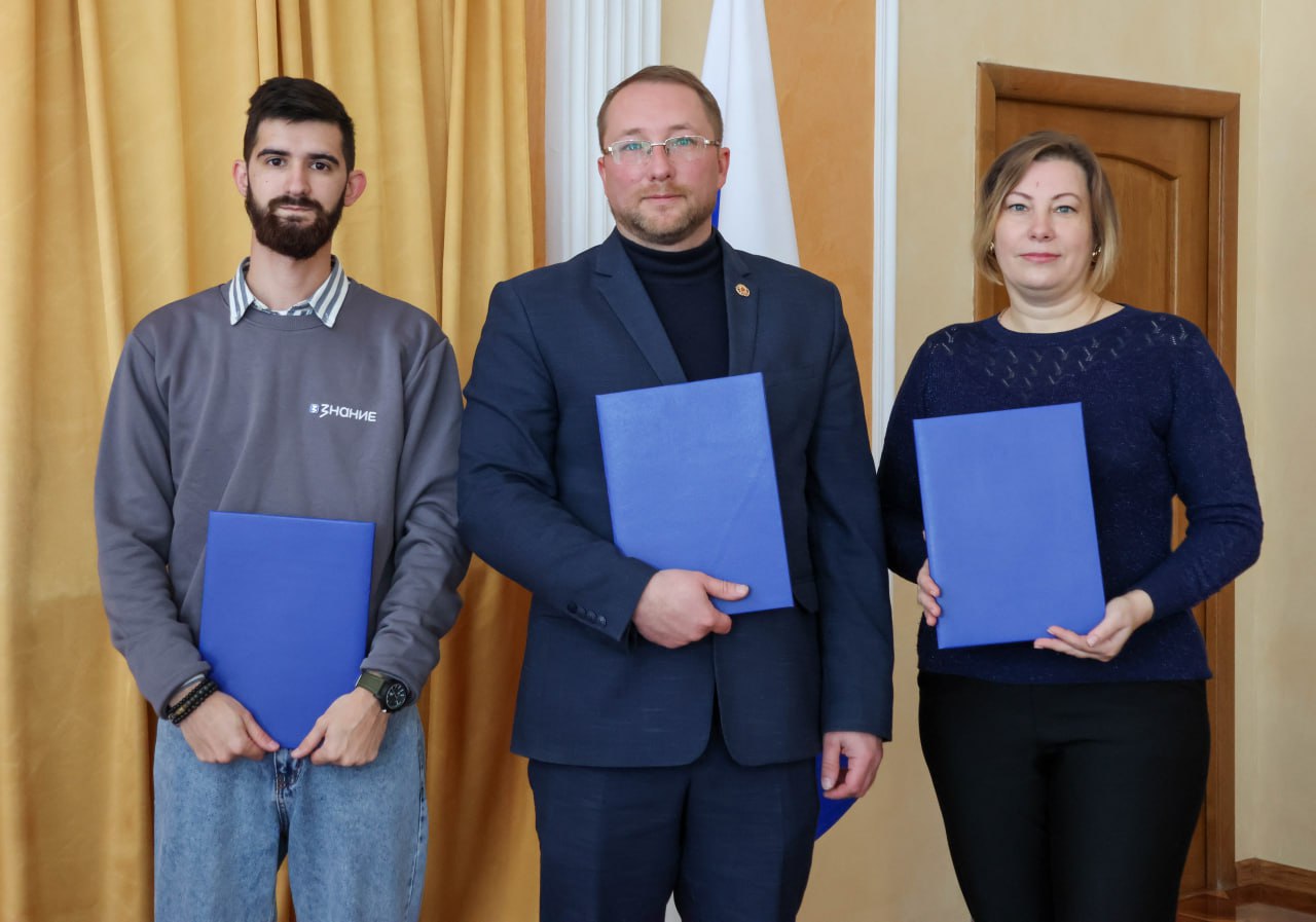 Сегодня состоялось подписание трёхстороннего соглашения между Министерством культуры ЛНР, Централизованной библиотечной системой Первомайска и победителем конкурсного отбора программы «Земский работник культуры» Сергеем...