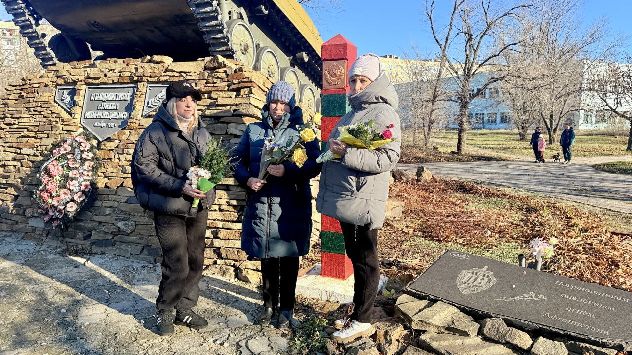 Церемония возложения цветов, посвящённая Дню российского военного миротворца Церемония возложения цветов, посвящённая Дню российского военного миротворца