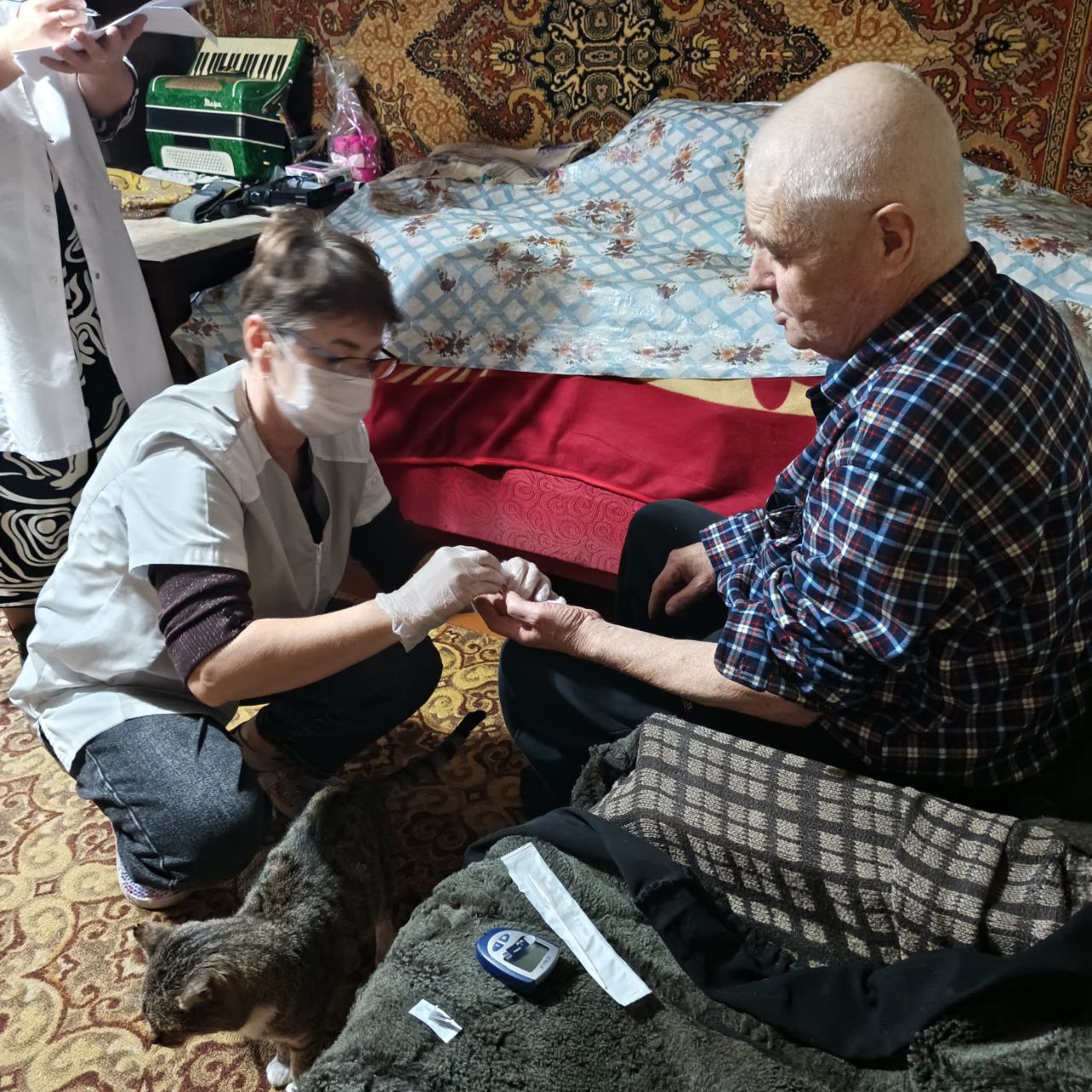 В пгт. Михайловка прошёл выездной приём мобильной бригады врачей Перевальской больницы! В пгт. Михайловка прошёл выездной приём мобильной бригады врачей Перевальской больницы!