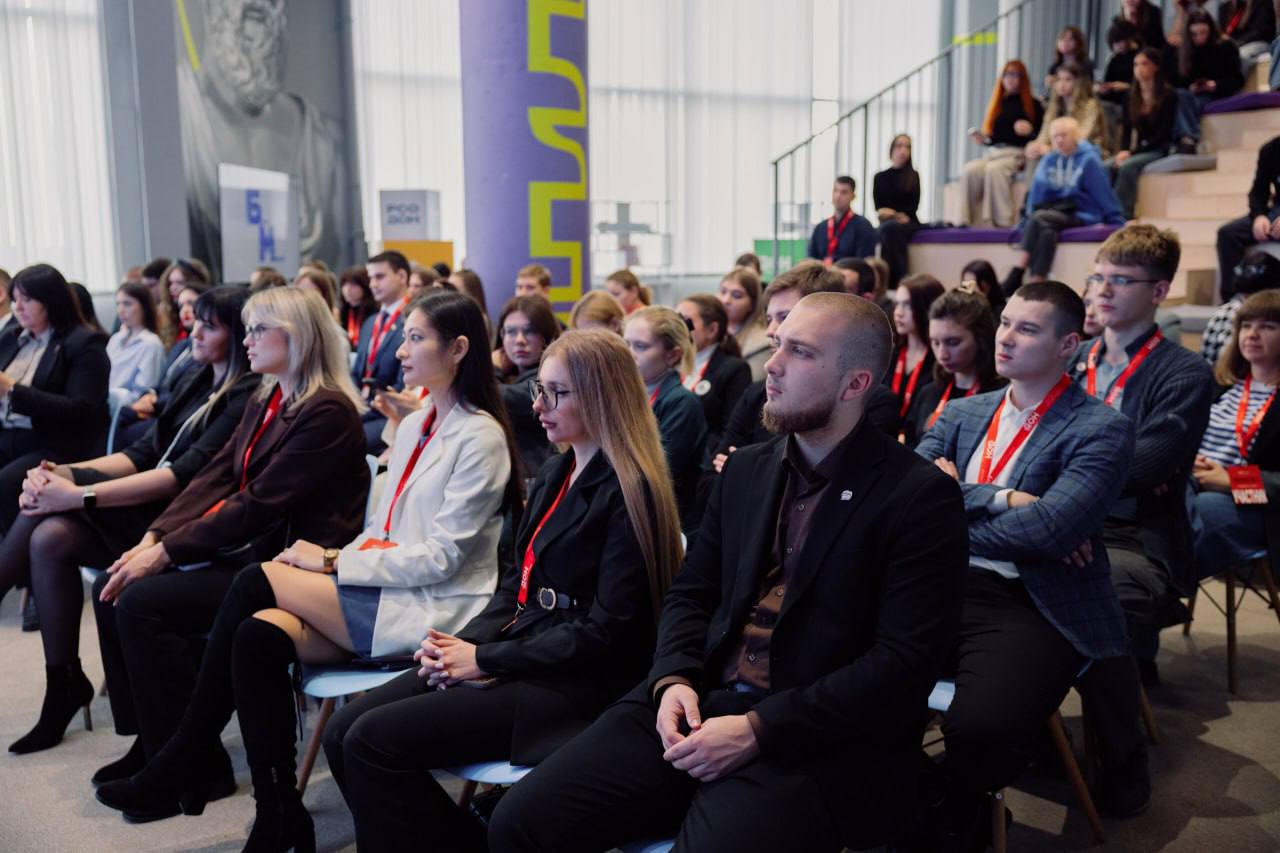 Молодёжная палата Антрацита на форуме «Берег мнений»: три дня идей, общения и новых возможностей Молодёжная палата Антрацита на форуме «Берег мнений»: три дня идей, общения и новых возможностей