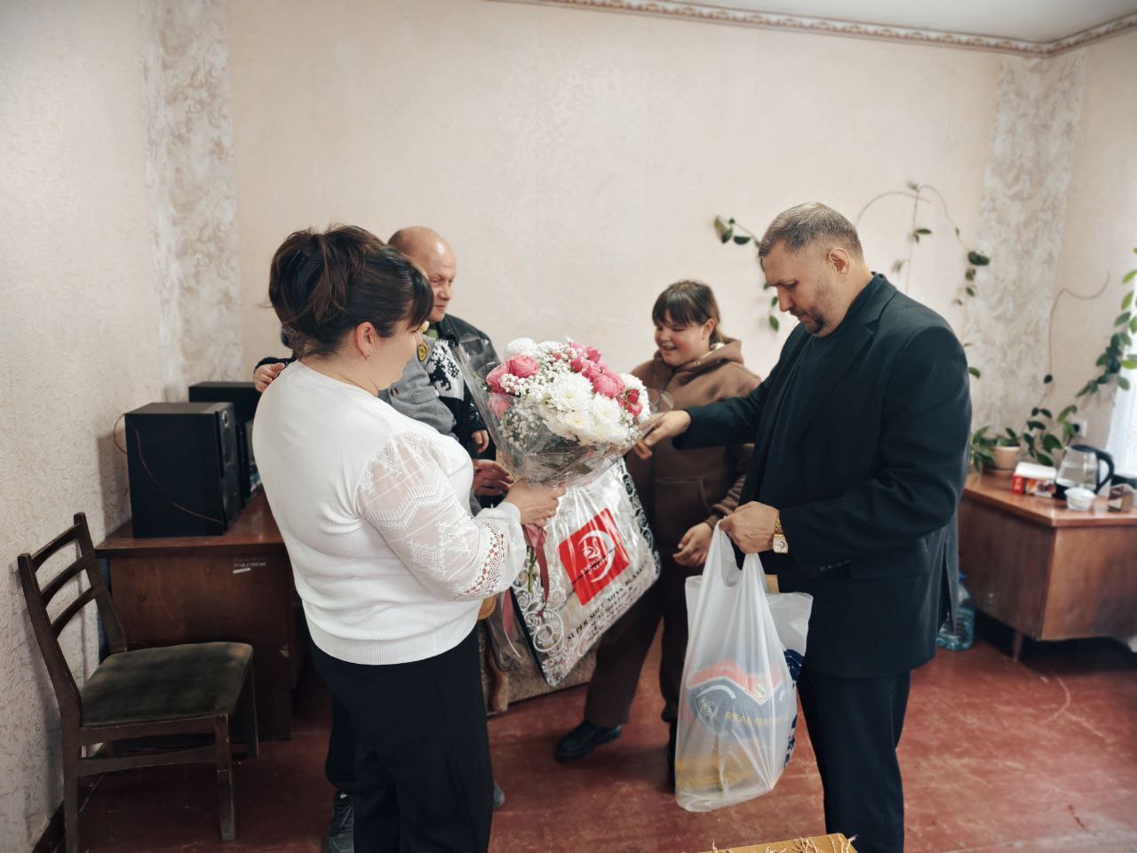 Евгений Бондарь: Встретился с дружной многодетной семьей Оджиковских из села Ореховка Евгений Бондарь: Встретился с дружной многодетной семьей Оджиковских из села Ореховка
