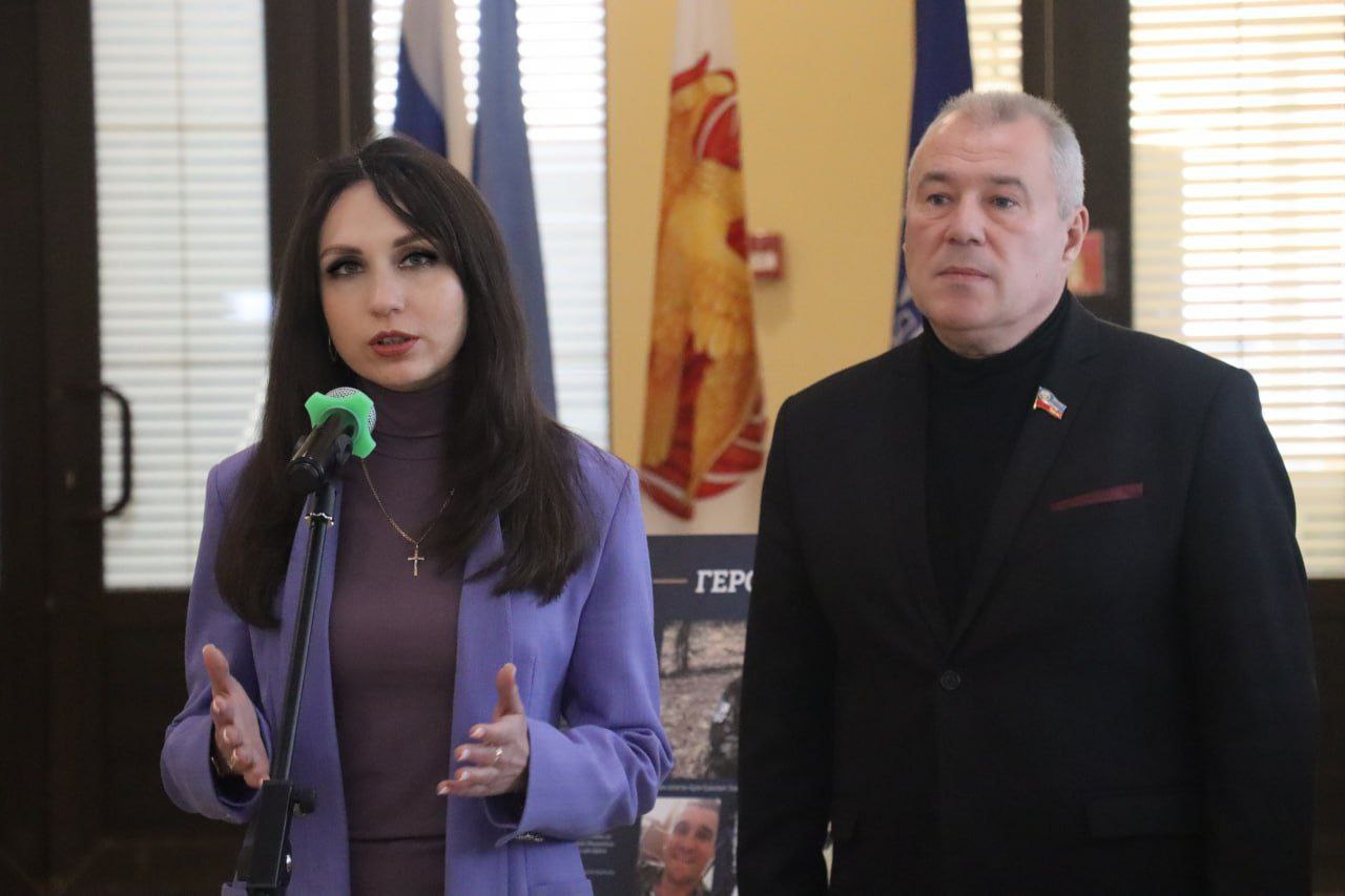 Выставка «Герои и подвиги: Мои земляки – Герои России» побывала в Славяносербске и Северодонецке Выставка «Герои и подвиги: Мои земляки – Герои России» побывала в Славяносербске и Северодонецке