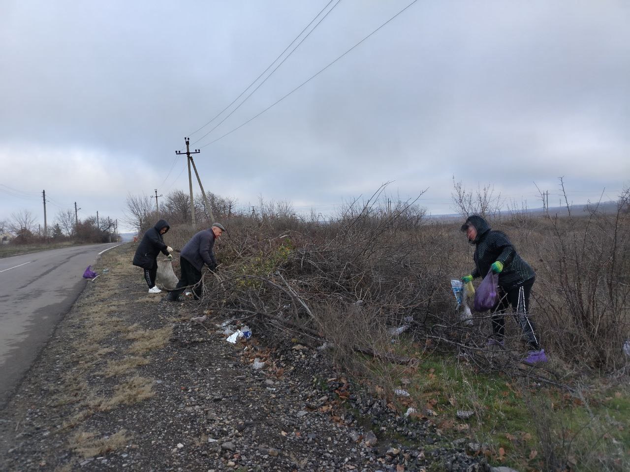 В пгт. Софиевский продолжаются работы по благоустройству В пгт. Софиевский продолжаются работы по благоустройству