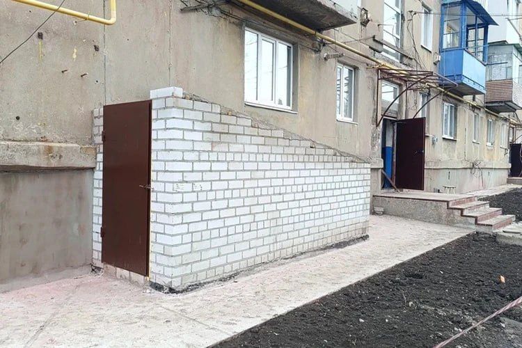 Восстановили почти на 90%: Шеф-регион продолжает ремонт многоквартирного дома в городе Золотое-5 Восстановили почти на 90%: Шеф-регион продолжает ремонт многоквартирного дома в городе Золотое-5