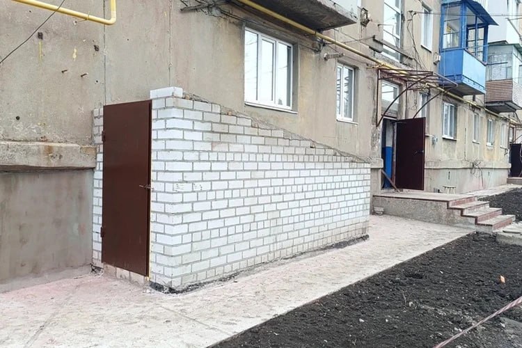 Восстановили почти на 90%: Шеф-регион продолжает ремонт многоквартирного дома в городе Золотое-5 Восстановили почти на 90%: Шеф-регион продолжает ремонт многоквартирного дома в городе Золотое-5