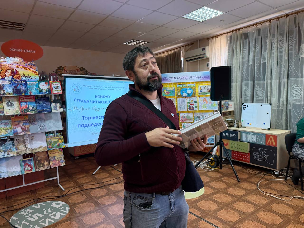 В Луганской библиотеке для детей состоялась торжественная церемония награждения победителей Республиканского фестиваля-конкурса «Страна читающего детства» В Луганской библиотеке для детей состоялась торжественная церемония награждения победителей Республиканского фестиваля-конкурса «Страна читающего детства»