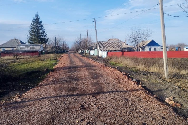 В пгт Калининский произведены работы по отсыпке и планировке дорог В пгт Калининский произведены работы по отсыпке и планировке дорог