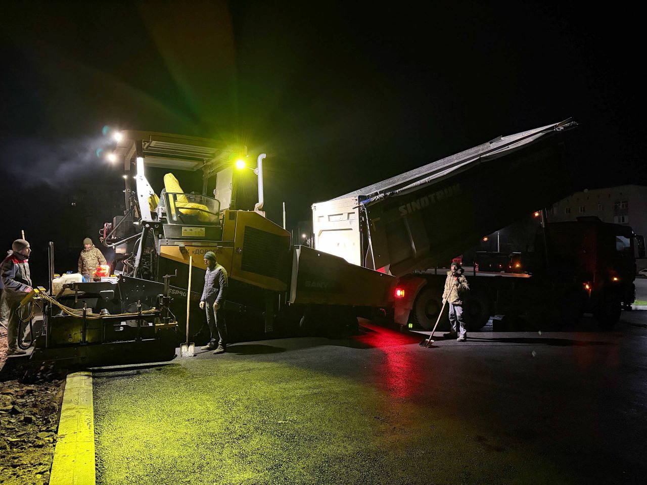 Сергей Колягин: После того, как специалисты подрядной организации завершили укладку верхнего слоя асфальтобетона на «Манеже», аналогичный вид работ и также за счет средств из муниципального бюджета был выполнен на... Сергей Колягин: После того, как специалисты подрядной организации завершили укладку верхнего слоя асфальтобетона на «Манеже», аналогичный вид работ и также за счет средств из муниципального бюджета был выполнен на...