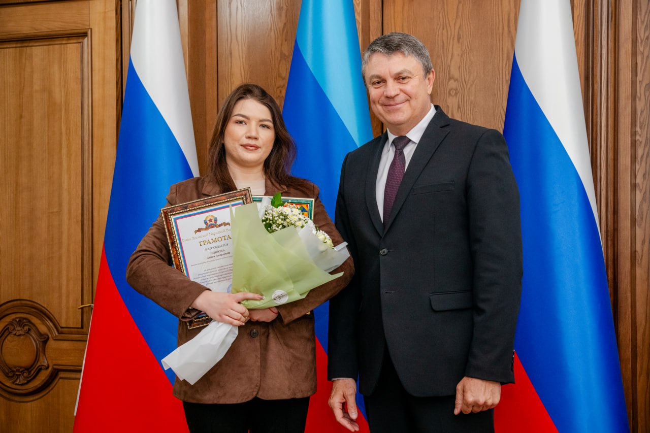 Леонид Пасечник наградил авторов лучших проектов третьего конкурса «Новая республика — руками молодежи» Леонид Пасечник наградил авторов лучших проектов третьего конкурса «Новая республика — руками молодежи»