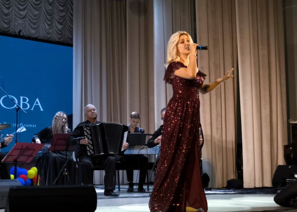 Марина Филиппова: В Новоайдаре прошёл трогательный концерт Луганской академической филармонии Марина Филиппова: В Новоайдаре прошёл трогательный концерт Луганской академической филармонии
