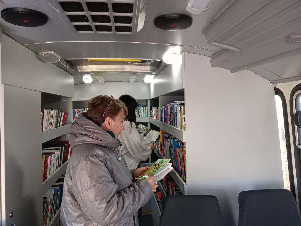 Тепло материнского сердца: состоялся очередной выезд библиобуса по территории Краснодонщины