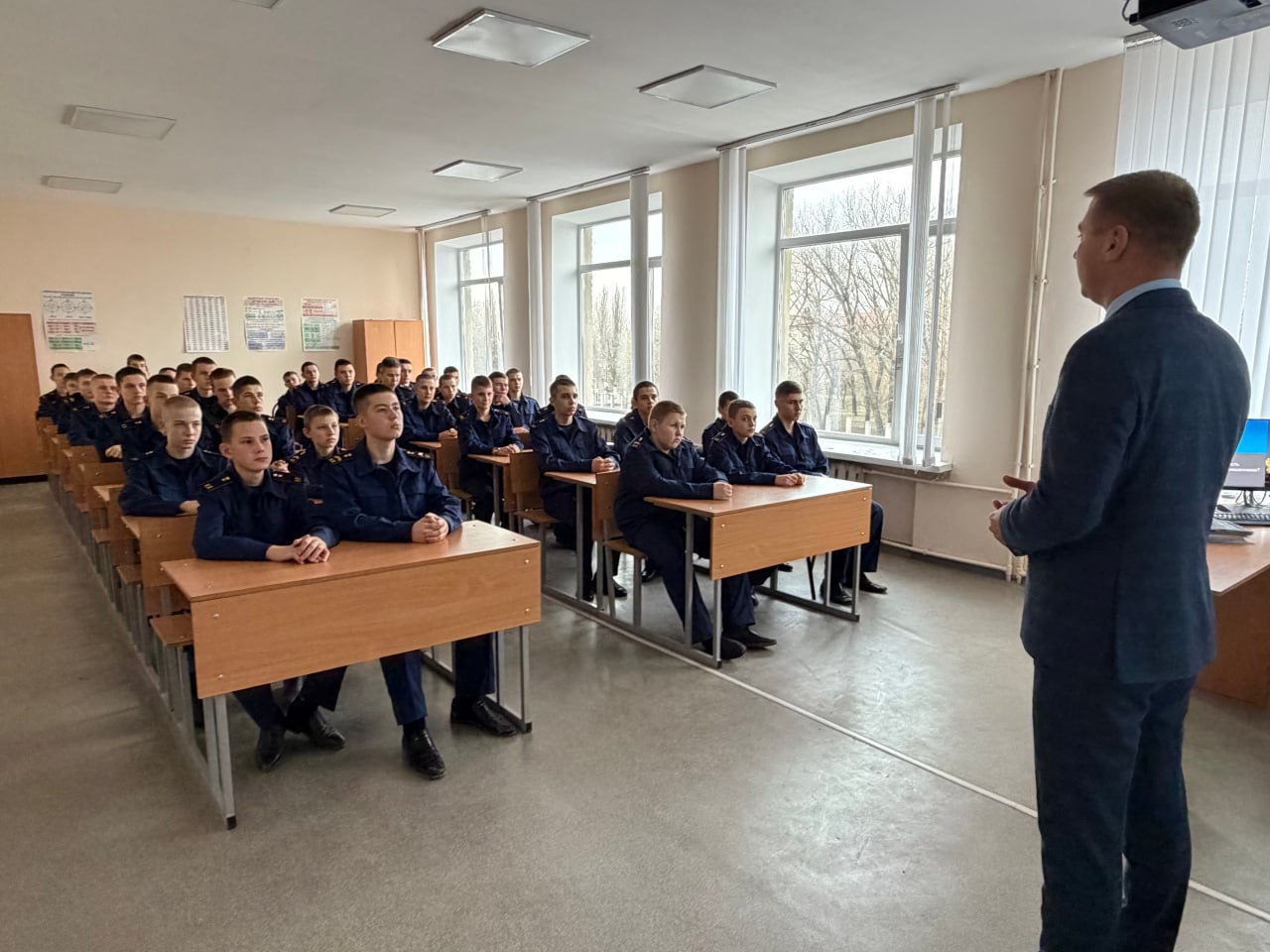 «Предпринимательство: Для кадетов провели урок финансовой грамотности и безопасности «Предпринимательство: Для кадетов провели урок финансовой грамотности и безопасности