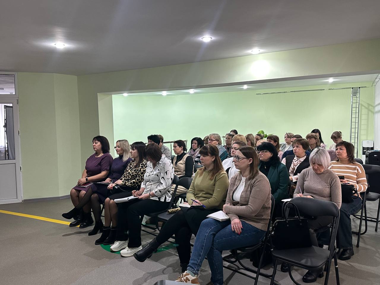 В Центре молодежных инициатив «Гравитация» прошёл круглый стол с представителями учебных учреждений муниципального округа, посвящённый теме «Раннее выявление социального неблагополучия» В Центре молодежных инициатив «Гравитация» прошёл круглый стол с представителями учебных учреждений муниципального округа, посвящённый теме «Раннее выявление социального неблагополучия»