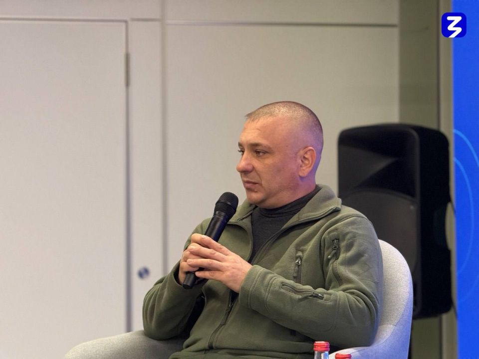 Кто такие герои?. Сегодня в Доме Молодёжи прошел открытый диалог с двумя лекторами Общества «Знание»: ветераном боевых действий, участником СВО, подполковником Андреем Марочко и участником СВО, региональным руководителем... Кто такие герои?. Сегодня в Доме Молодёжи прошел открытый диалог с двумя лекторами Общества «Знание»: ветераном боевых действий, участником СВО, подполковником Андреем Марочко и участником СВО, региональным руководителем...