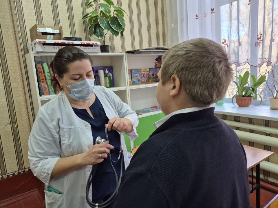 Оренбургские педиатры продолжают работать в Перевальском округе Оренбургские педиатры продолжают работать в Перевальском округе