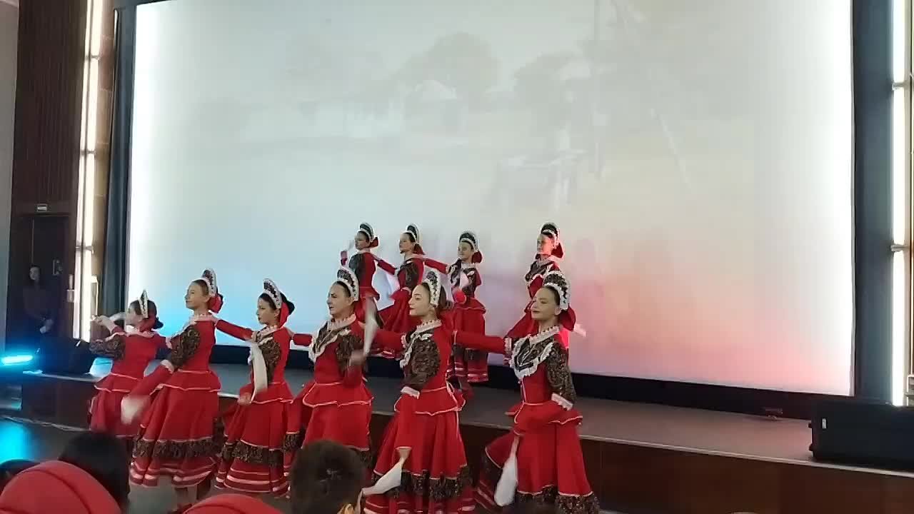 В городе Ровеньки состоялось торжественное мероприятие, посвященное одному из самых светлых и трогательных праздников – Дню матери