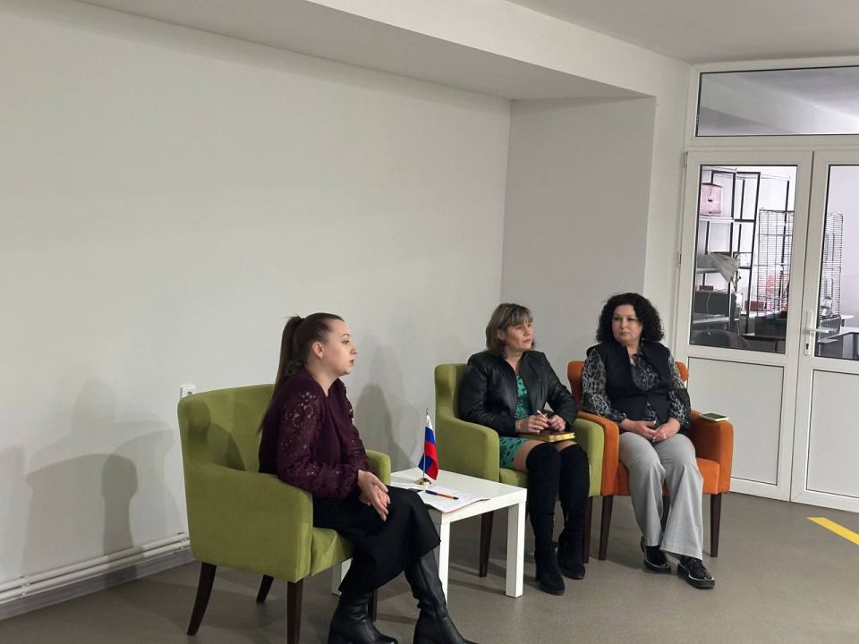 В Центре молодежных инициатив «Гравитация» прошёл круглый стол с представителями учебных учреждений муниципального округа, посвящённый теме «Раннее выявление социального неблагополучия» В Центре молодежных инициатив «Гравитация» прошёл круглый стол с представителями учебных учреждений муниципального округа, посвящённый теме «Раннее выявление социального неблагополучия»