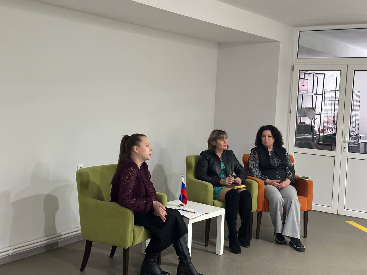 В Центре молодежных инициатив «Гравитация» прошёл круглый стол с представителями учебных учреждений муниципального округа, посвящённый теме «Раннее выявление социального неблагополучия» В Центре молодежных инициатив «Гравитация» прошёл круглый стол с представителями учебных учреждений муниципального округа, посвящённый теме «Раннее выявление социального неблагополучия»