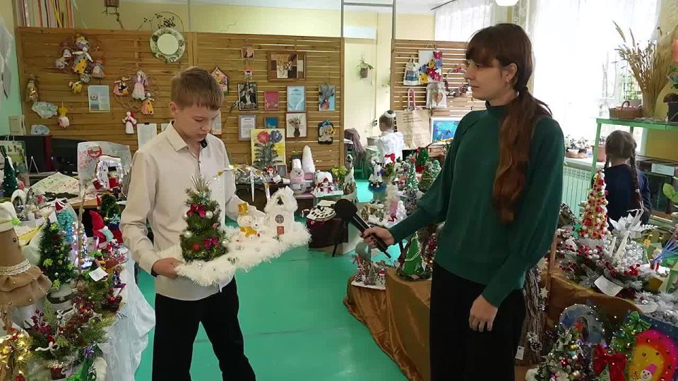 В Антрацитовском эколого-натуралистическом центре учащейся молодежи провели муниципальный этап республиканского конкурса-выставки новогодней флористики «Сохраним живую Ель!» В этот раз приняли участие 29 образовательных...