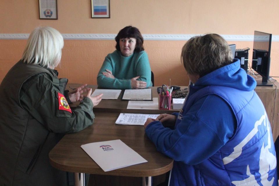 Светлана Гизай: В рамках рабочей поездки вместе с муниципальным депутатом, исполнительным секретарем Славяносербского отделения «Единой России» Светланой Мовчан, посетили выездной прием бригады МФЦ в селе Желтое Светлана Гизай: В рамках рабочей поездки вместе с муниципальным депутатом, исполнительным секретарем Славяносербского отделения «Единой России» Светланой Мовчан, посетили выездной прием бригады МФЦ в селе Желтое