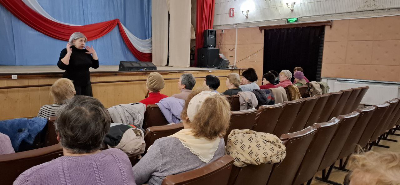 Урок театрального искусства прошёл в Красном Луче для слушателей Университета третьего возраста Урок театрального искусства прошёл в Красном Луче для слушателей Университета третьего возраста