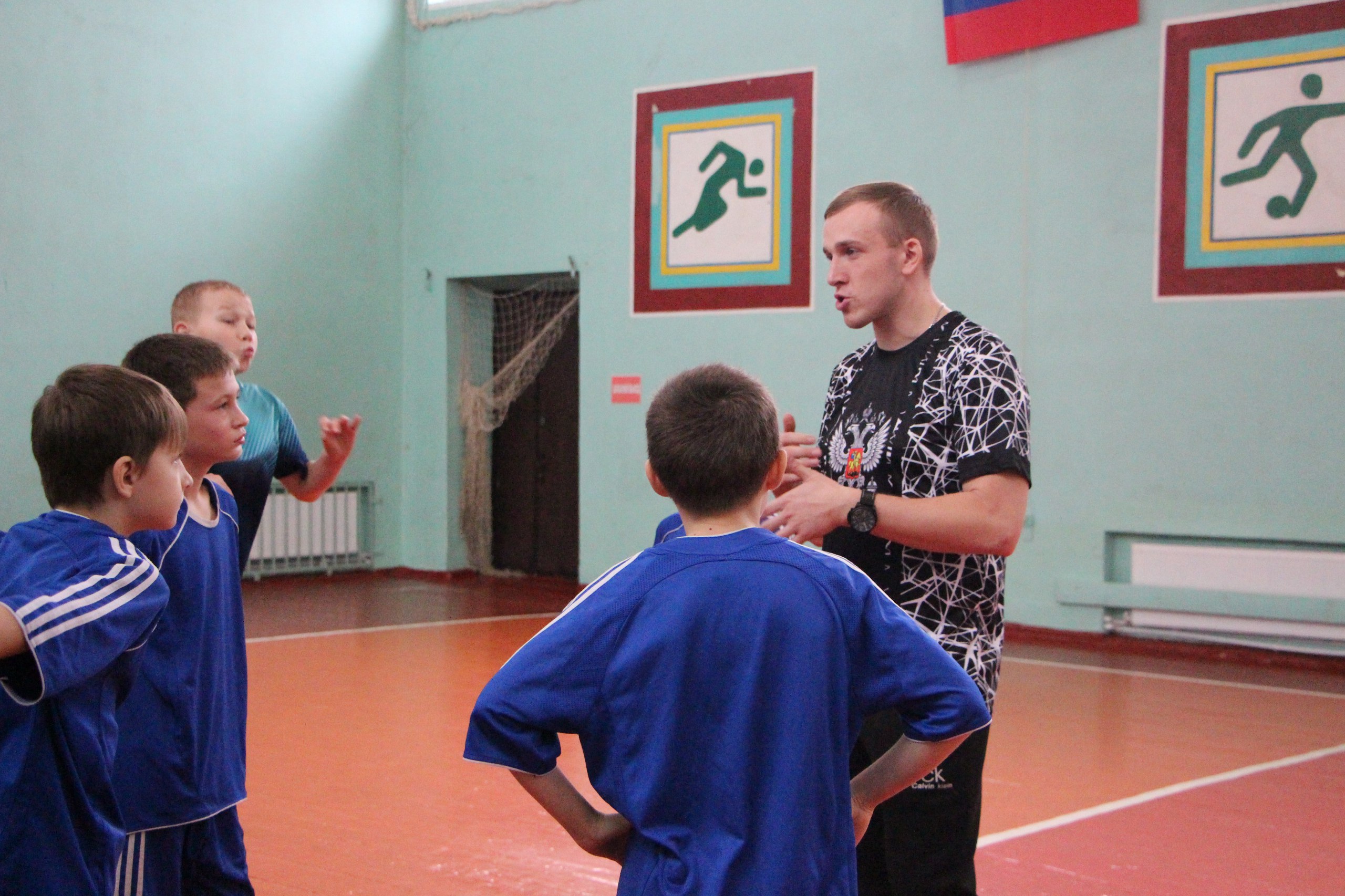 Турнир по футзалу ко Дню флага: юные спортсмены в игре! Турнир по футзалу ко Дню флага: юные спортсмены в игре!