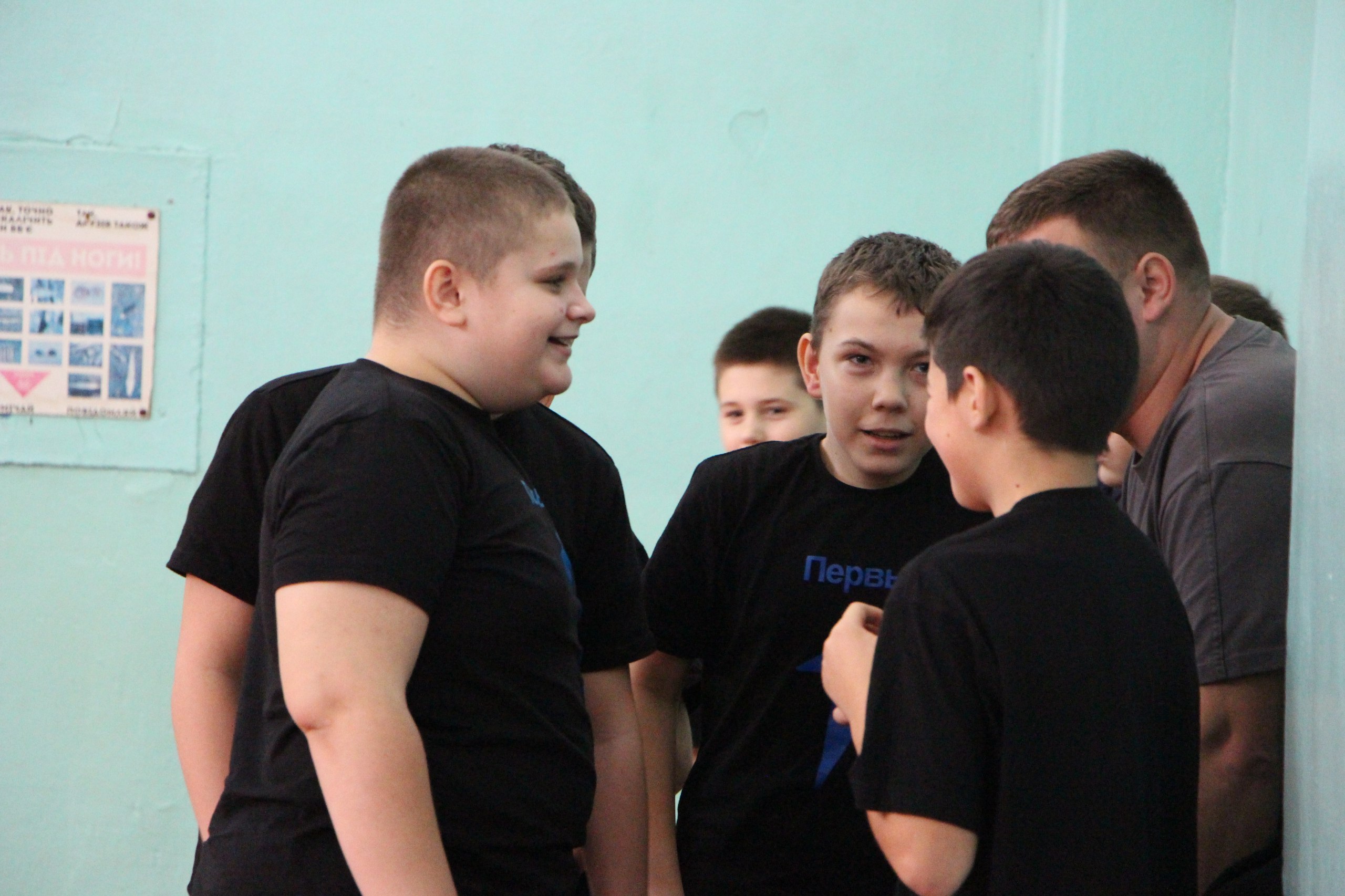 Турнир по футзалу ко Дню флага: юные спортсмены в игре! Турнир по футзалу ко Дню флага: юные спортсмены в игре!