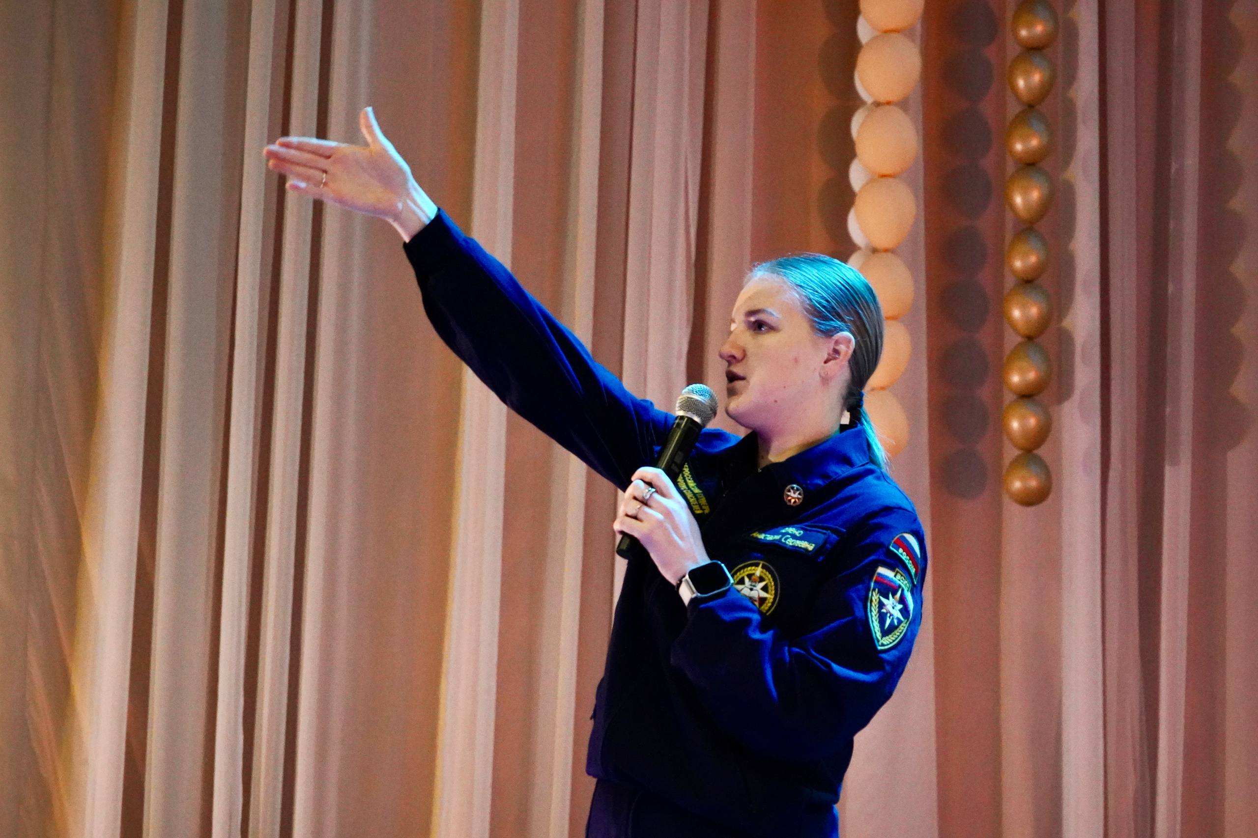 Лекция о минно-взрывной опасности для школьников Луганска Лекция о минно-взрывной опасности для школьников Луганска